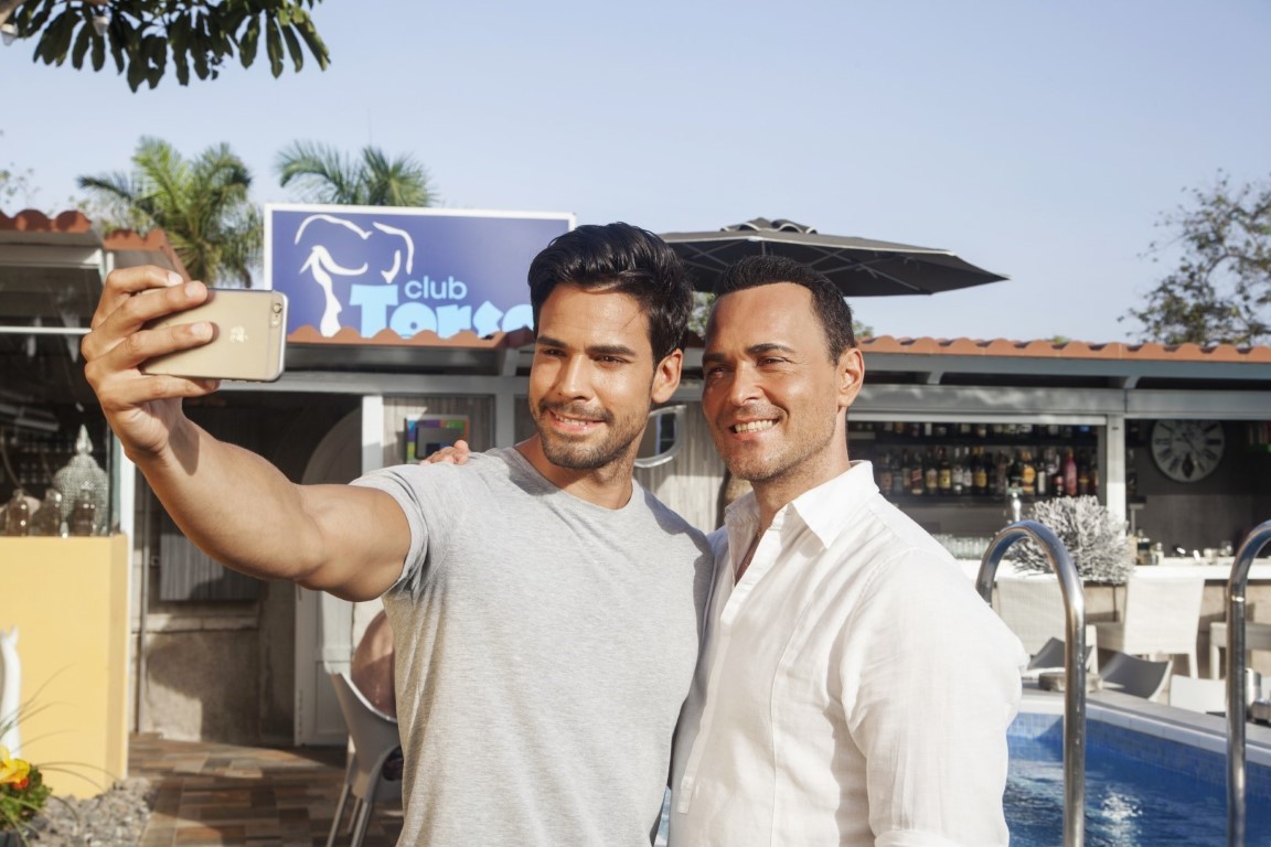 maspalomas Gay Resort Hotel Club torso Gran Canaria selfie