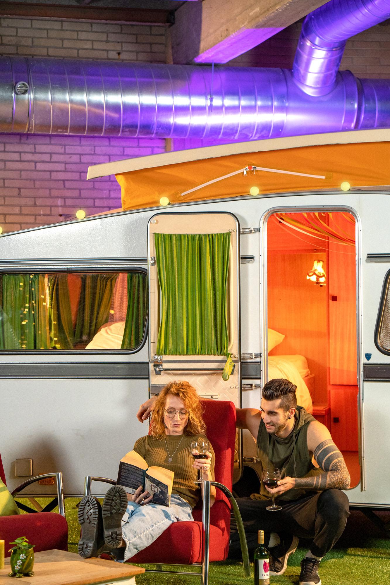 caravan classic fantastic Outside Inn Amsterdam indoor camping vert
