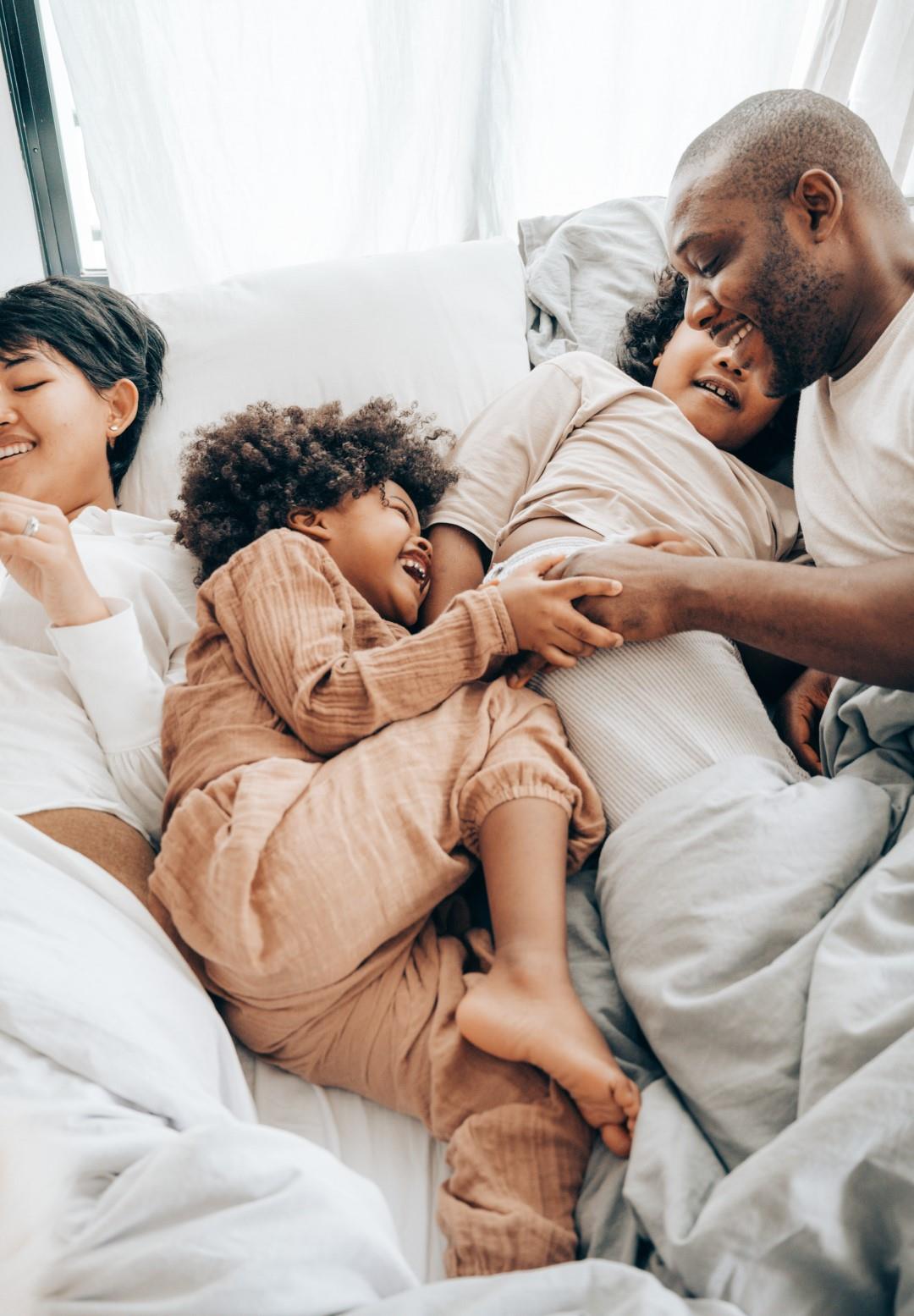 Familie in bed