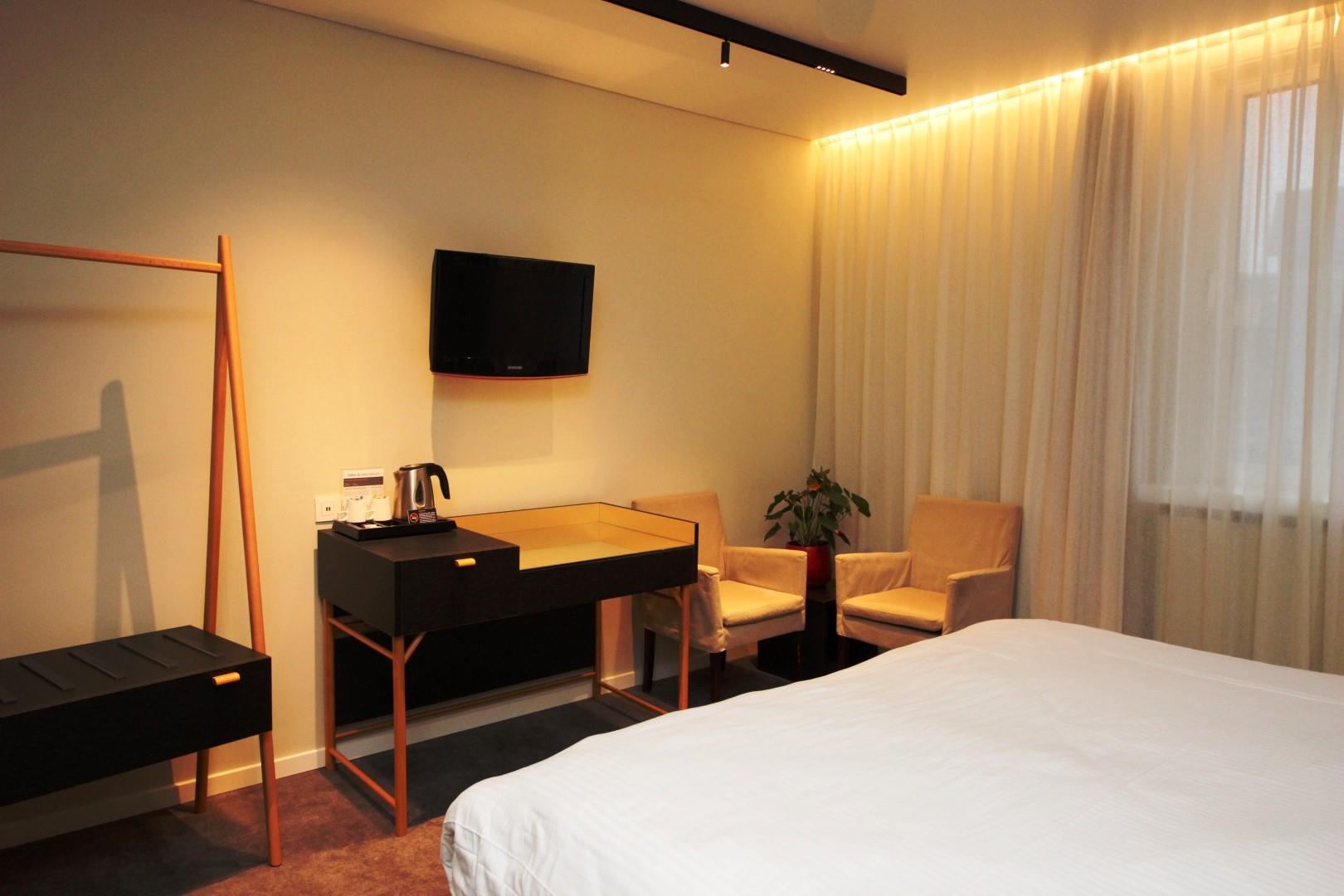 wonderful-spa-room-3-large.JPG