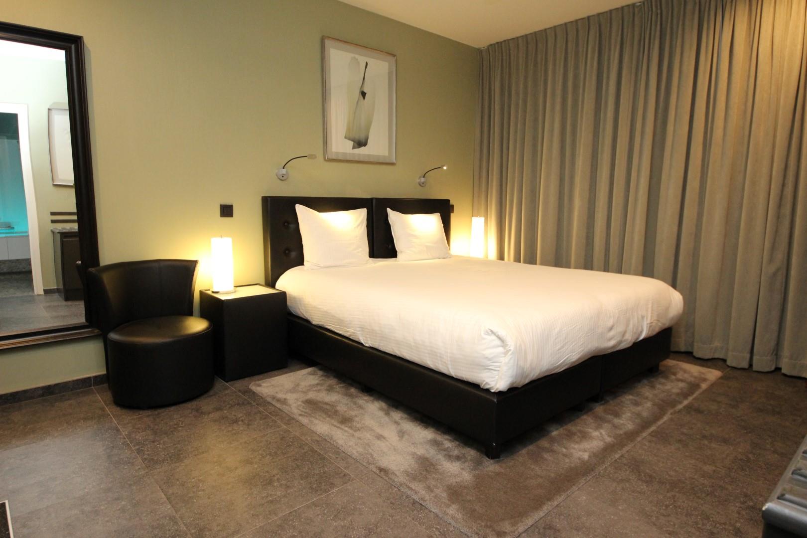 wonderful-spa-room-4-large.JPG