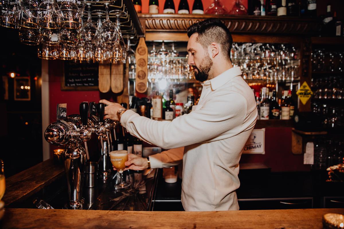 Bar Rose Red Cordoeanier Brugge