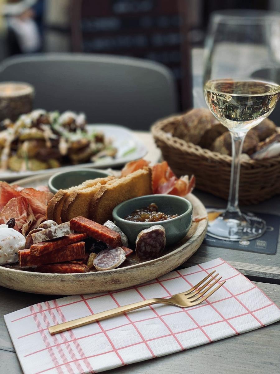 Bar Rose Red Cordoeanier Brugge