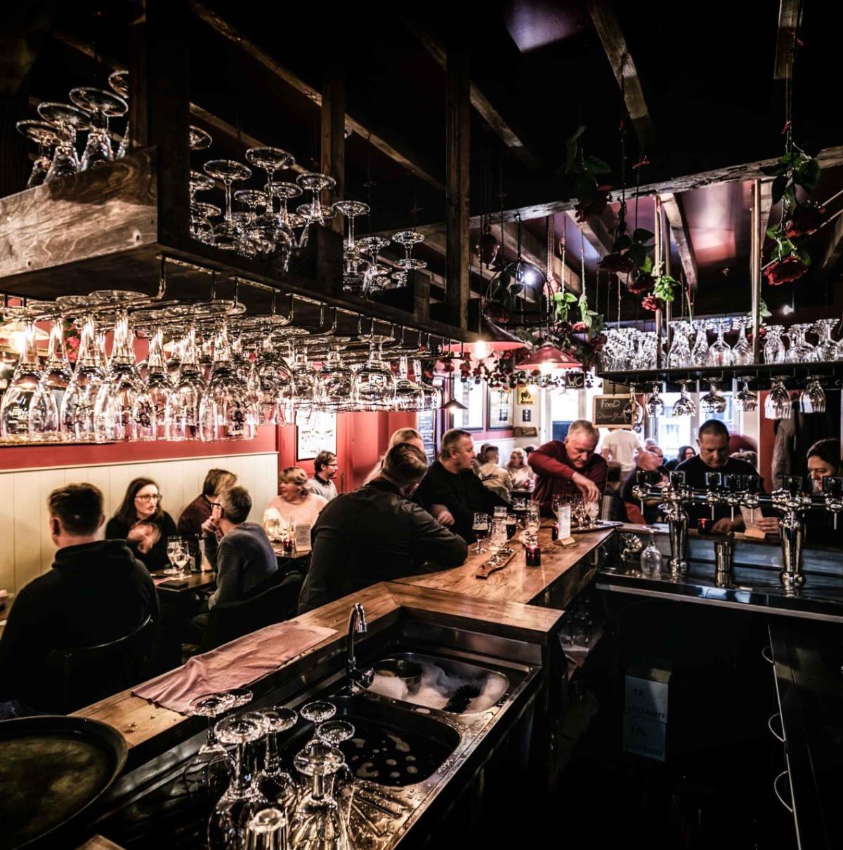 Café Rose Red Cordoeanier Brugge